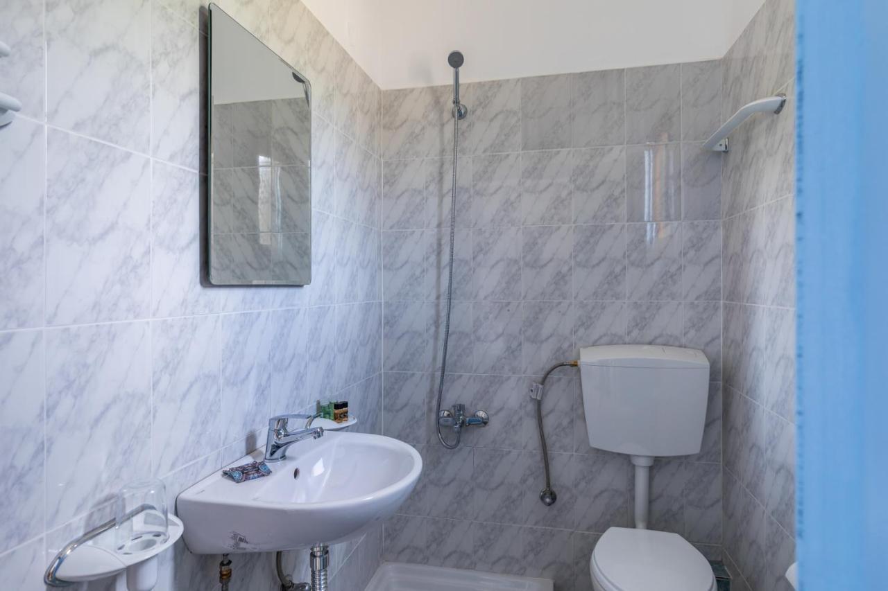 White Lily Aparthotel สโกเปลอสทาวน์ ภายนอก รูปภาพ